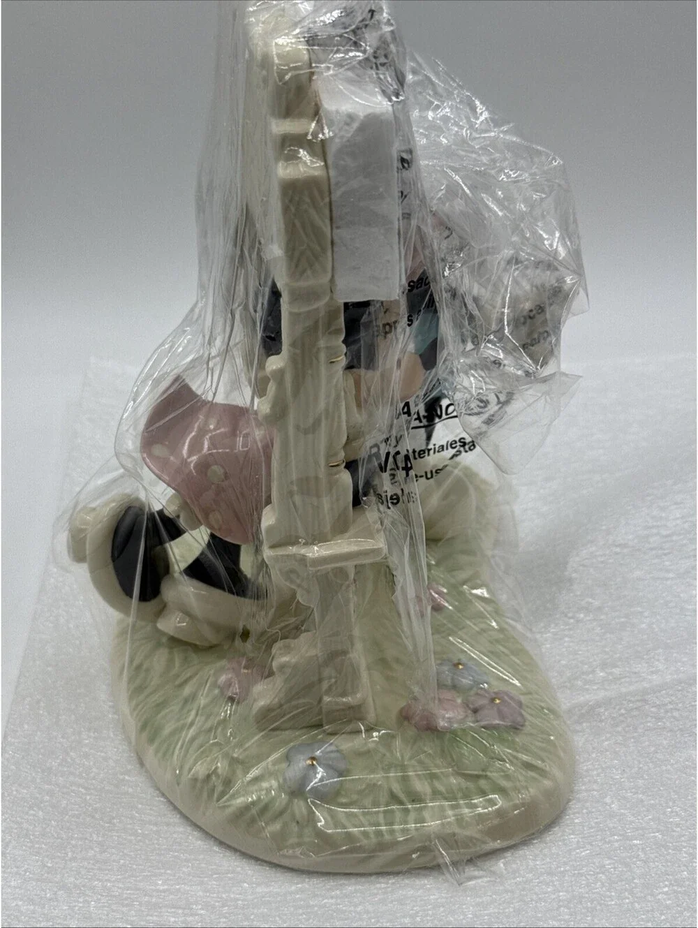 Lenox Disney Showcase 2010 “Kisses For Mickey” 8” 24K & Ivory China Figurine New